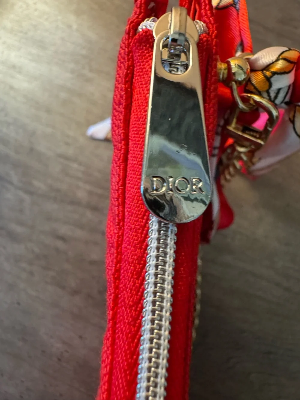 Christian Dior Beauté Red Women's Pouch with Chain Strap, scarf and Tassel. - Picture 6 of 10